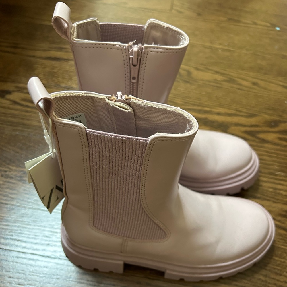 New!! Pale pink Moto boot w lug sole